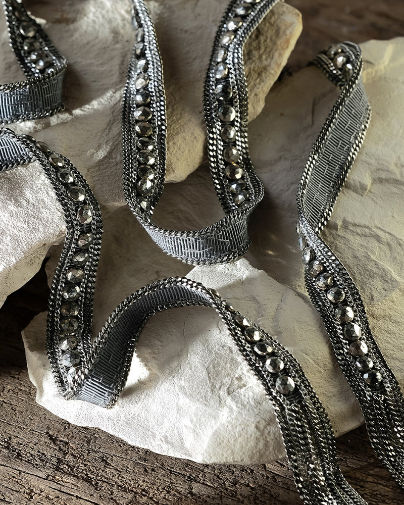 1M012 LONG NECKLACE | GREY